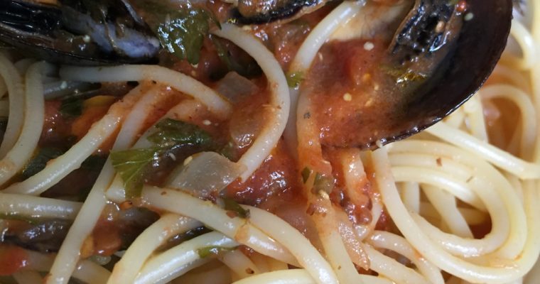 Espaguetis con mejillones a la Puttanesca