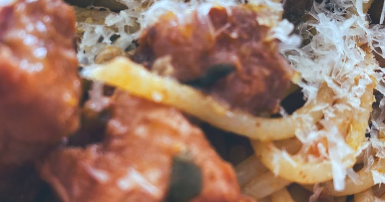 RECETAS PARA FRENAR LA CURVA: Los espaguetis con ragú de costilla ibérica.