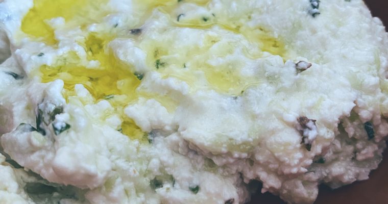 RECETAS PARA FRENAR LA CURVA: El Tzatziki de queso fresco