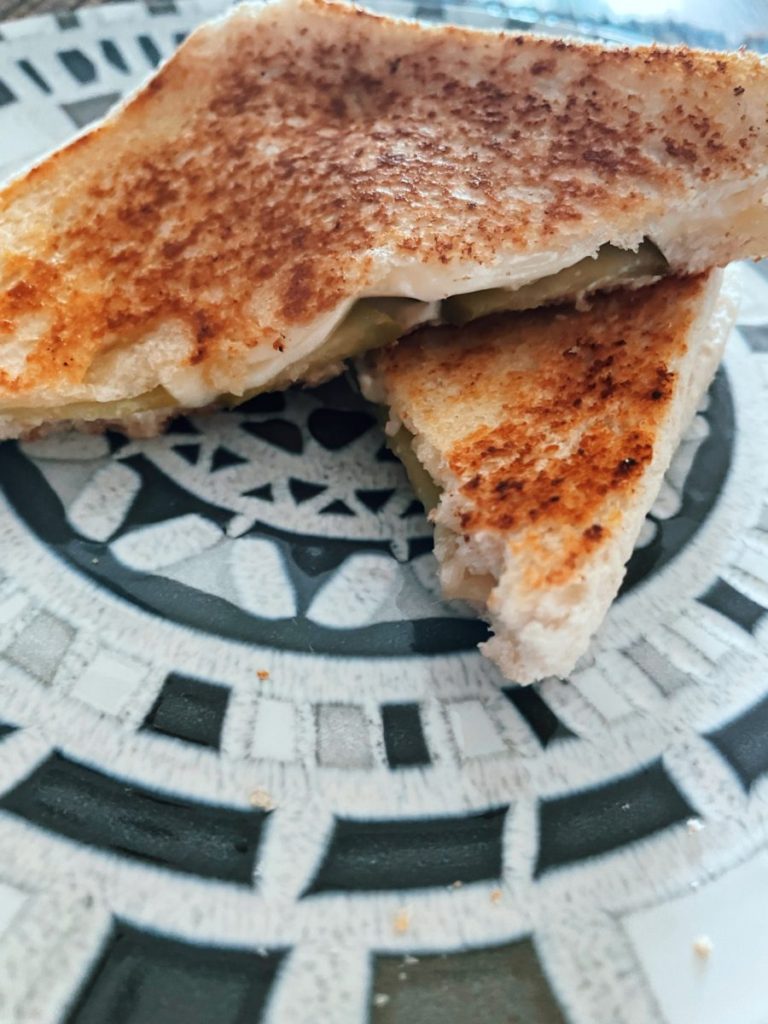 El sándwich de mierda 2: pepinillos y queso